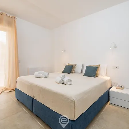 Coru E Mari - Baia Pula