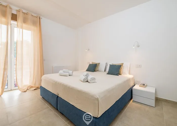 Coru E Mari - Baia Pula